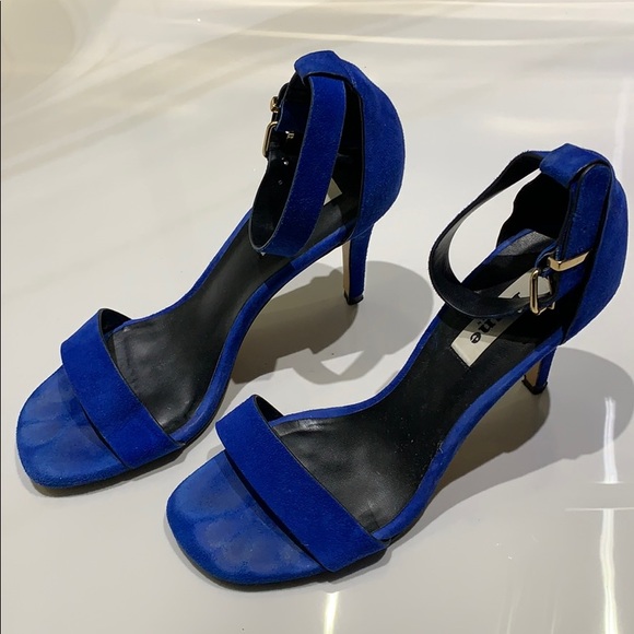 Sandals - Picture 2 of 4